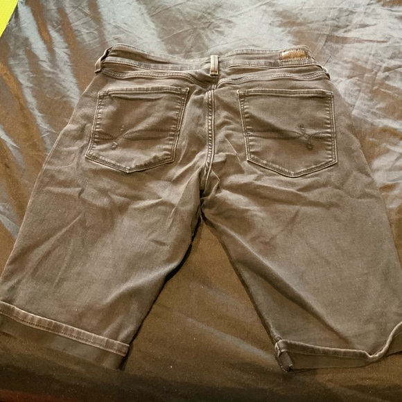 Levi’s Black Bermuda Jean Short - Picture 2 of 5